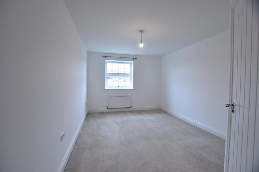 Hayes Drive, Three Mile Cross, Reading, Berkshire, RG7 photo 3