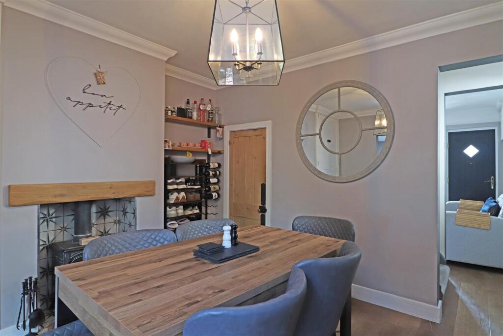 House in Reigate and Banstead, Earlswood - More