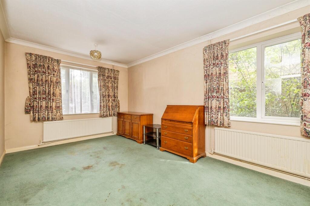 House in Three Rivers, Croxley Green - More