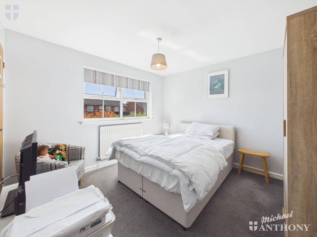 House in Stoke Mandeville, Buckinghamshire - More