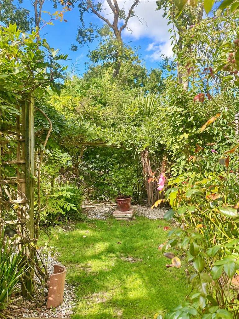 House in Bexhill-on-Sea, Collington - More