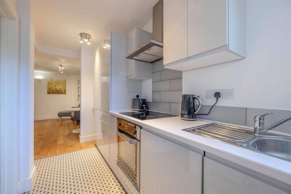 Dedworth Road, Windsor - View 2