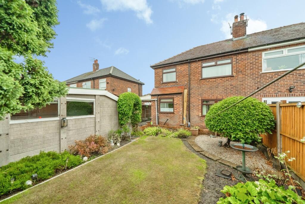 House in Warrington, Longbarn, Fearnhead - View 2