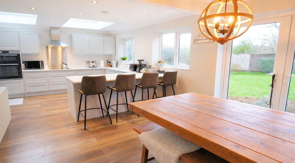 Robinson Close, Backwell - a superb exclusive setting photo 3