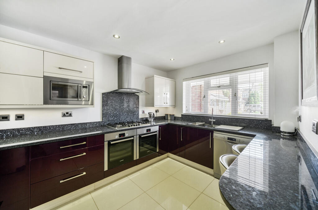 Wicks Close, Haydon Wick, Swindon, SN25 photo 3