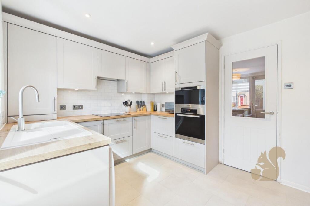 Dale Close, Stanway, CO3 photo 2
