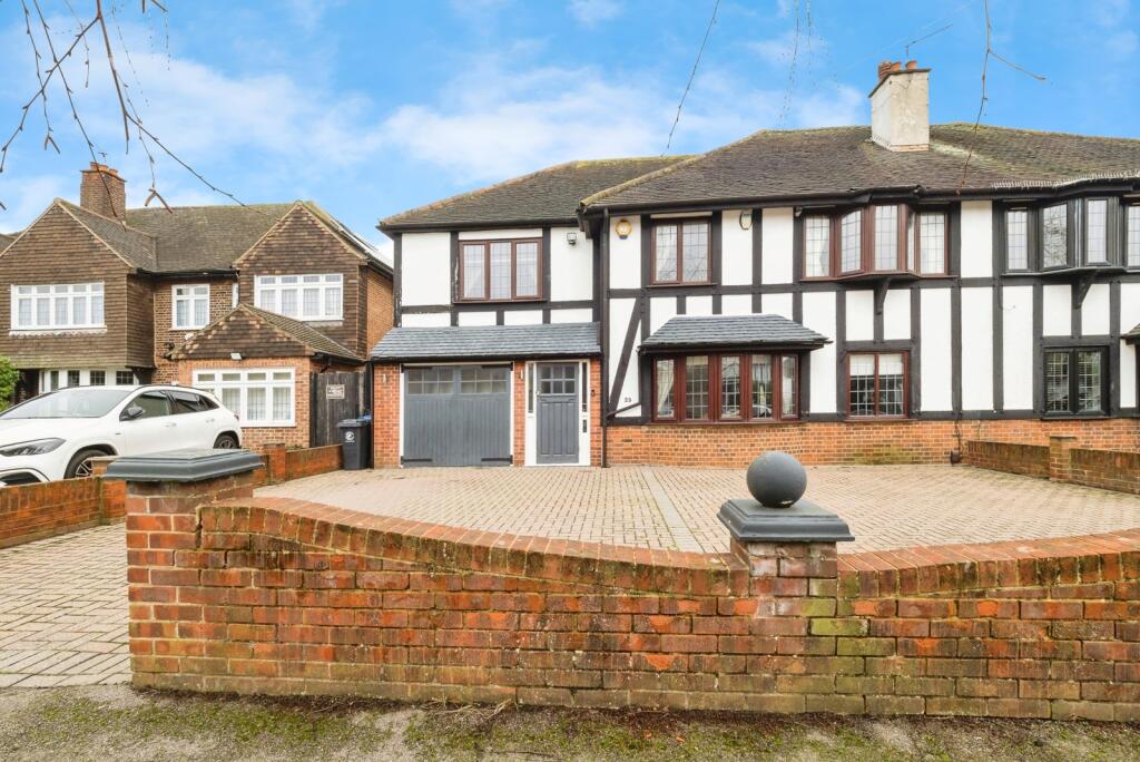 Main image of property: Mount Pleasant Road, Chigwell, Essex, IG7