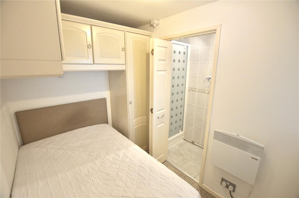 Apartment in Sheffield, Halfway - View 4