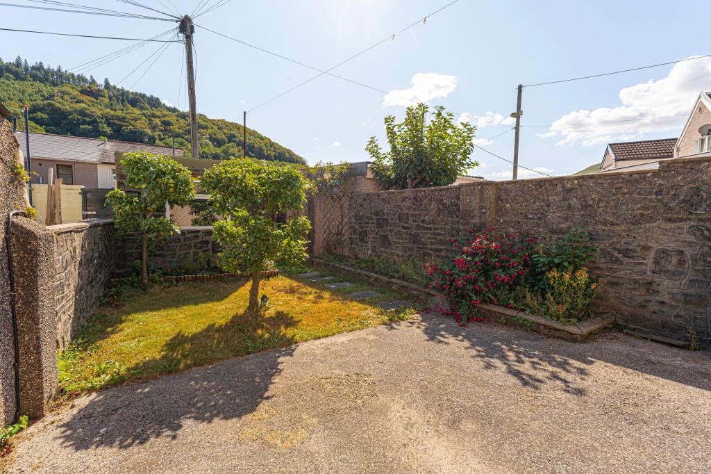 House in Crosskeys, Pont-y-waun - View 4