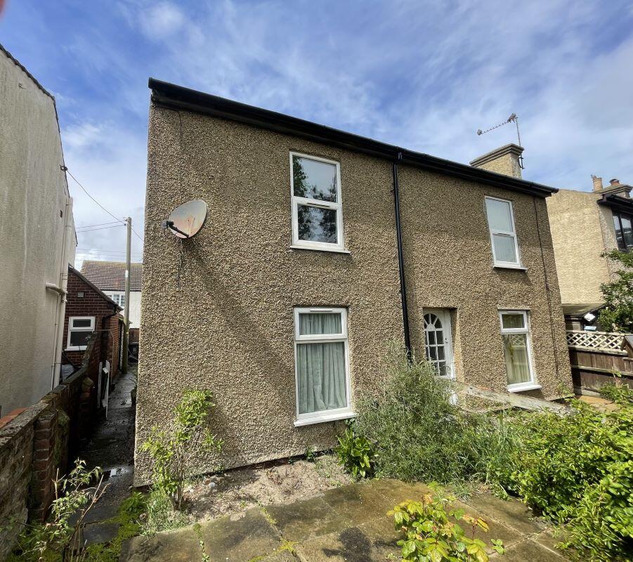 Main image of property: 8 Clay Road, Caister-on-Sea, Great Yarmouth, Norfolk, NR30 5HB