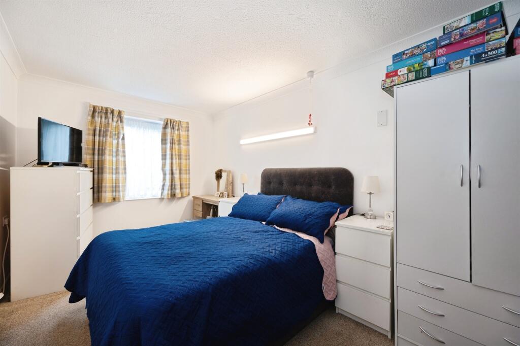 Hulbert Road, Waterlooville photo 4