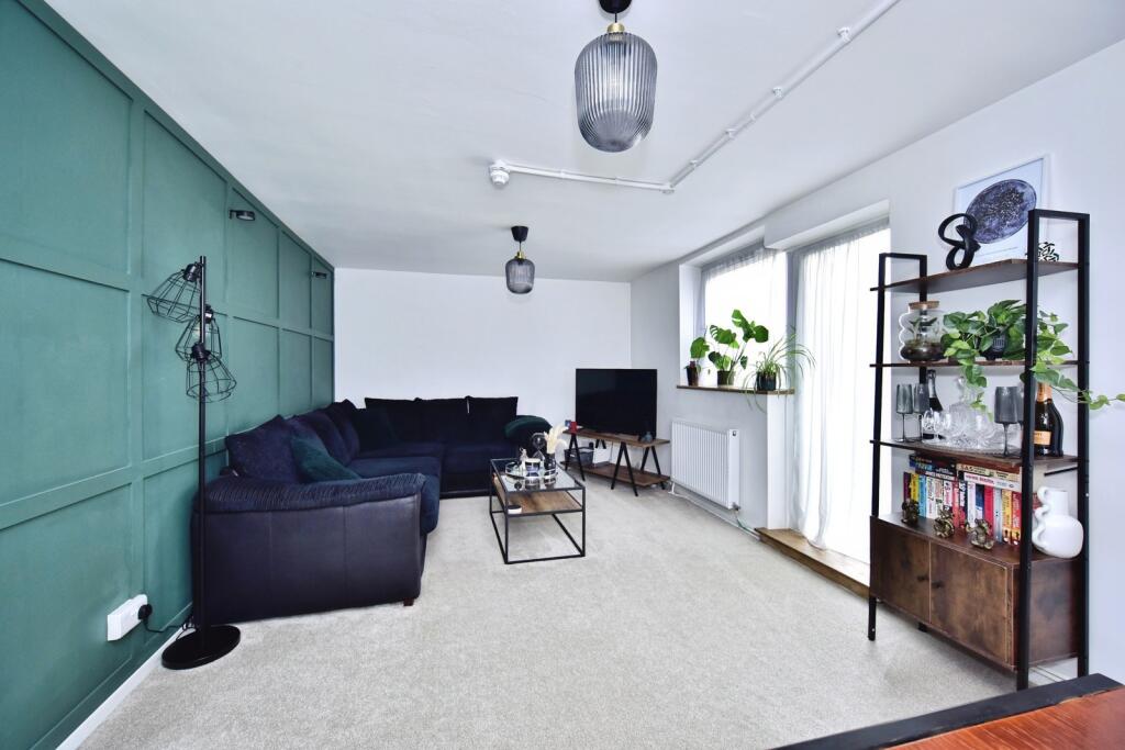 Apartment in Gillingham, Medway - More