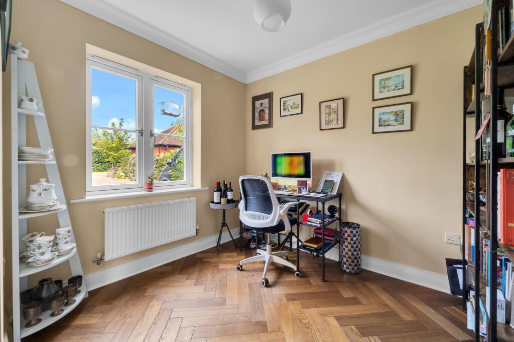 House in Woking, Surrey - View 5