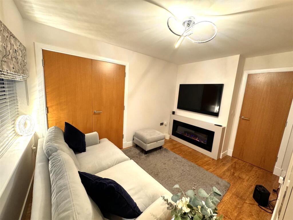 Apartment in Northampton - View 5