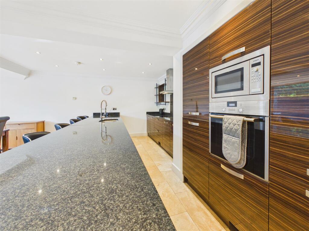 House in Anlaby - More