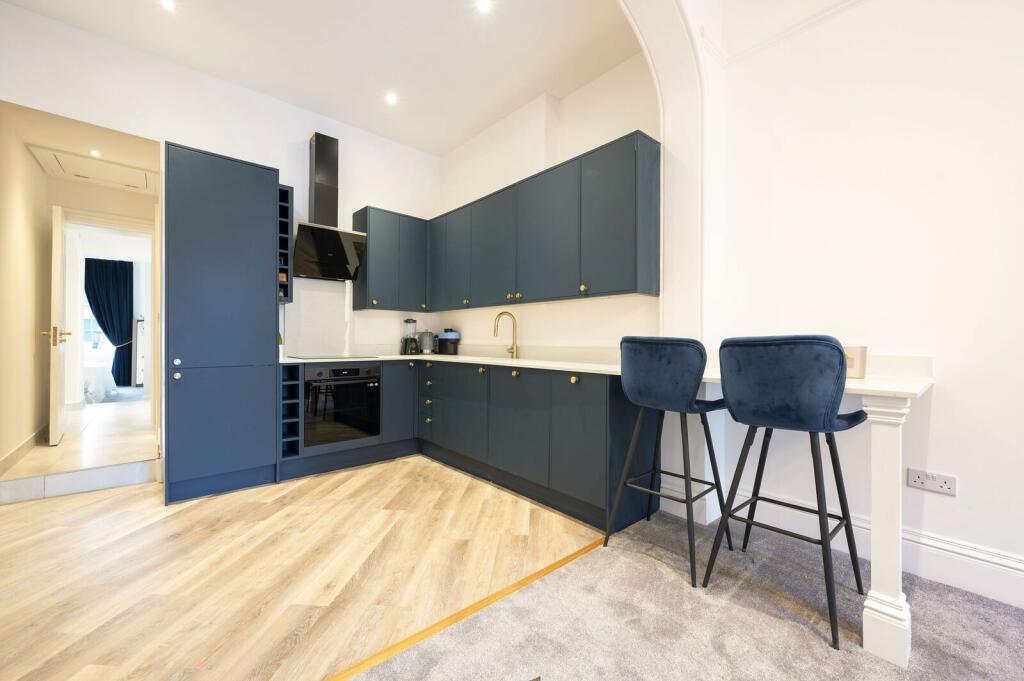 Apartment in London - View 3