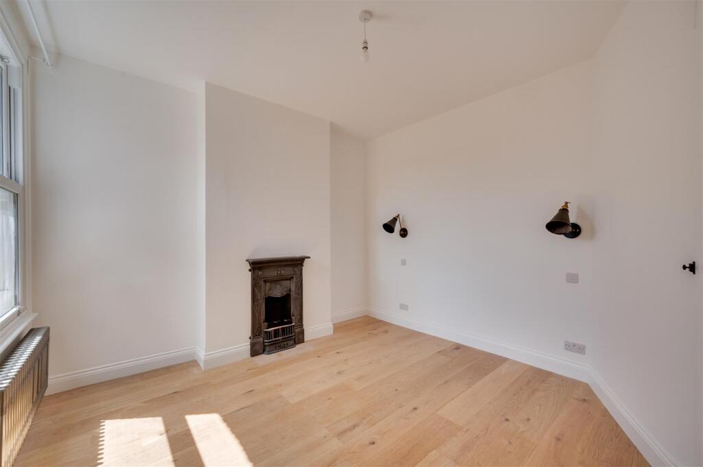 2 bedroom maisonette for rent