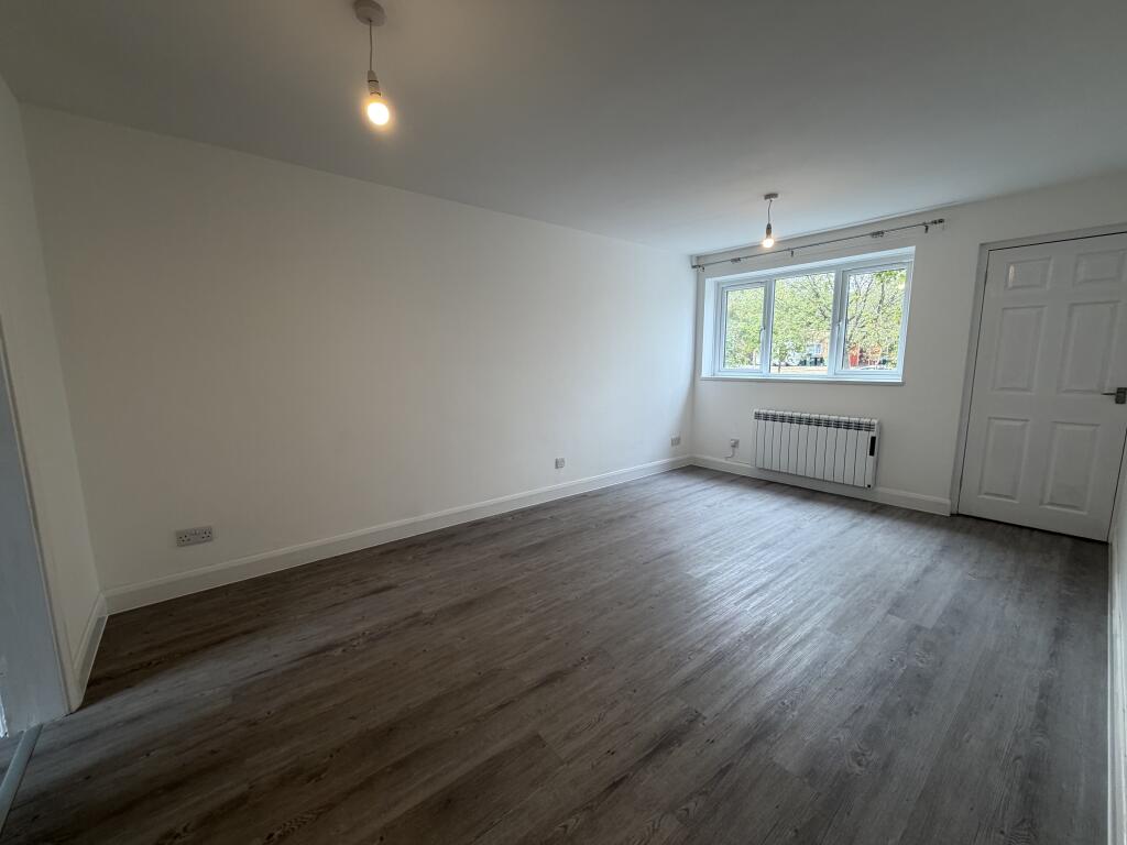 Apartment in Milton Keynes - View 3