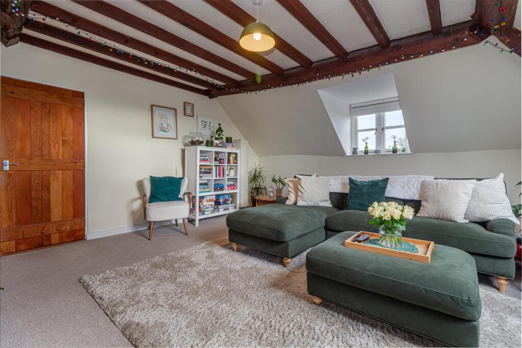 Apartment in Worcester, Worcestershire - View 5