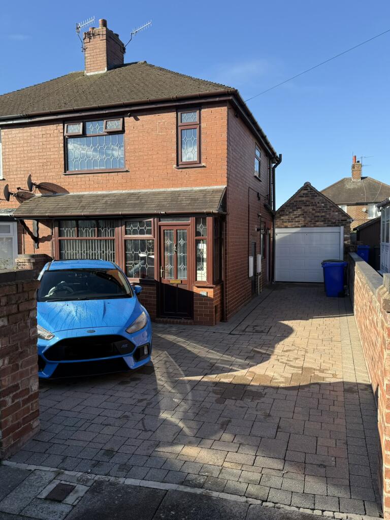 Main image of property: Ash grove, Blurton, ST3
