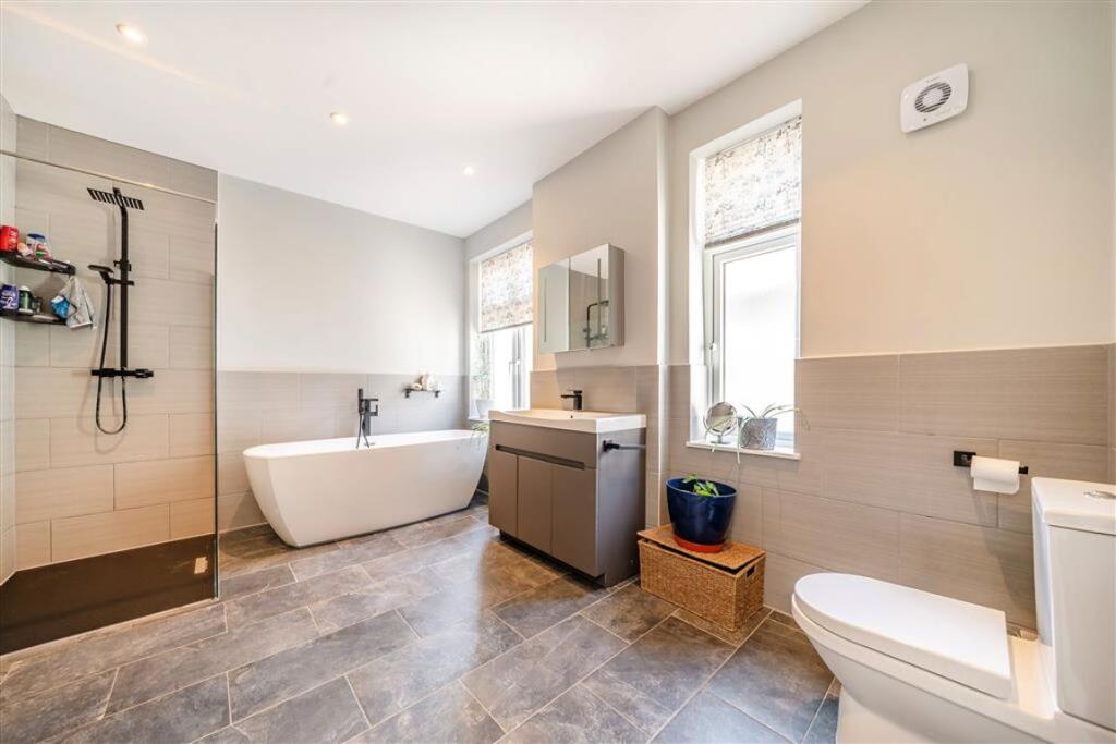 House in London - View 5