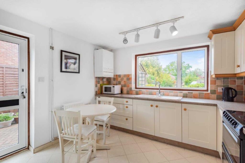 3 bedroom semi-detached house for sale in Starling Way, Brickhill, MK41 - View 4