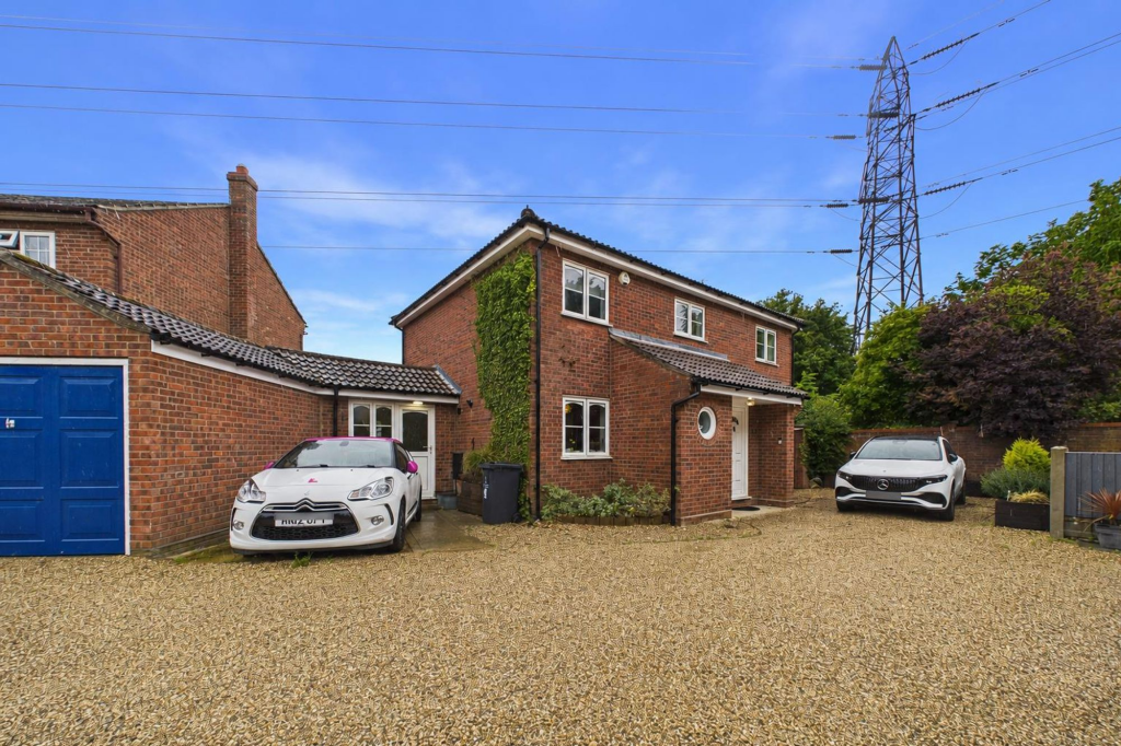 3-bed house on Poppy Gardens, Colchester, CO2, £375,000