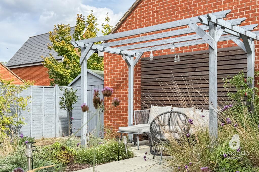 House in Three Mile Cross, Mereoak Park, Shinfield - View 5