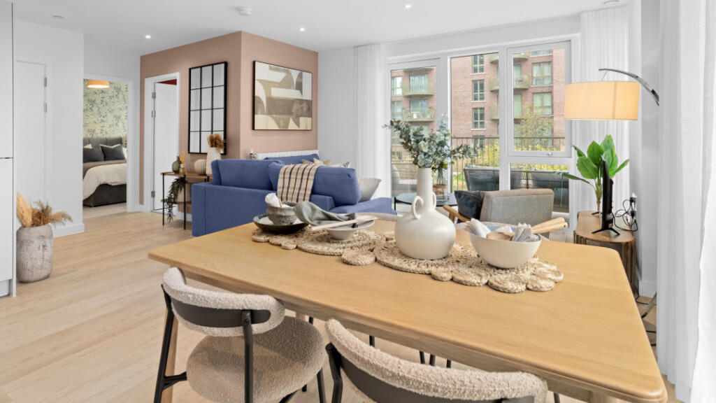 6 Pegler Square
Kidbrooke Village
Greenwich, London
SE3 9GR photo 2
