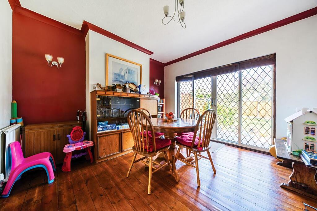 House in Bromley - More