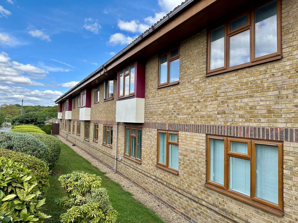 2-bed other on Outwood Common Road, Billericay, CM11, £210,000