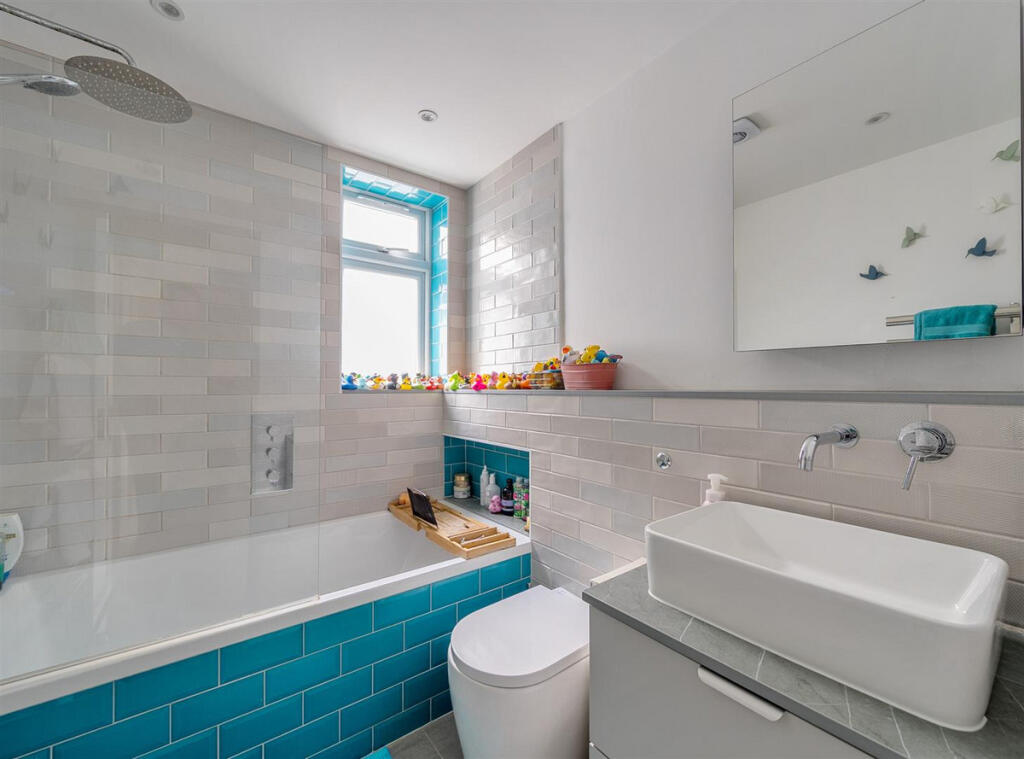 Apartment in London - More