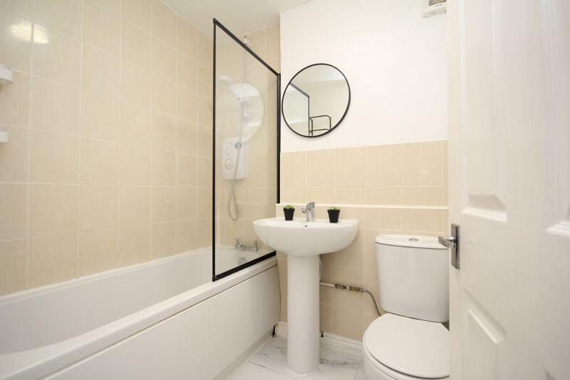 Apartment in London, Bromley Park, Plaistow - More