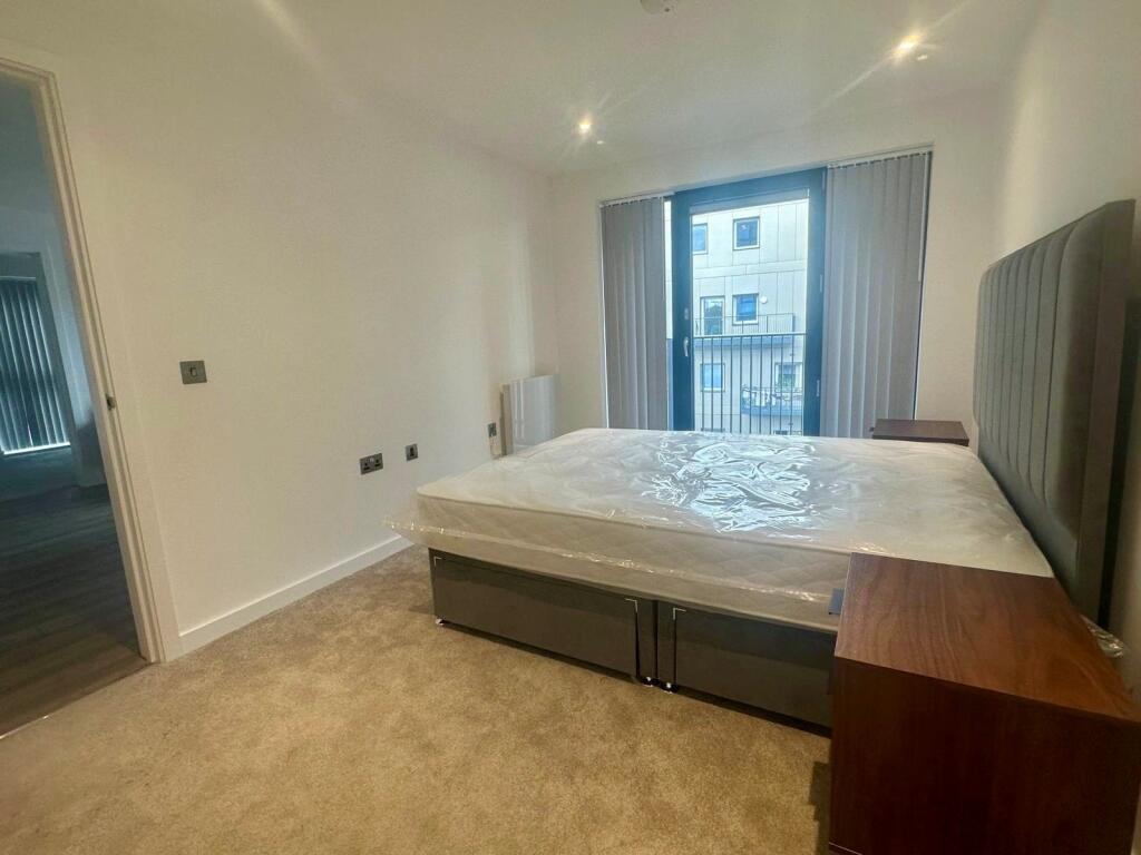 Apartment in Slough, Slough Trading Estate, Chalvey - More