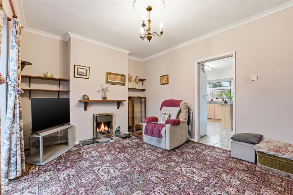 Broom Close, Newbold, Chesterfield photo 3