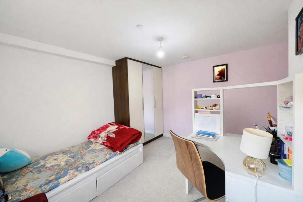 Apartment in Reading - More