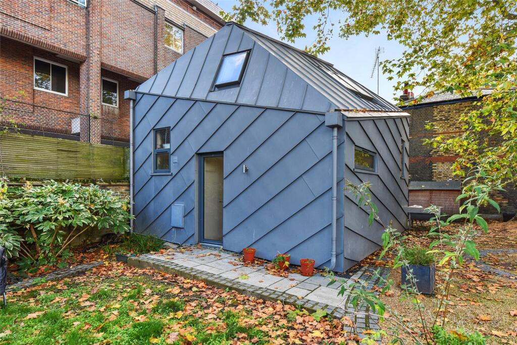 Carmelo Mews, London, E1