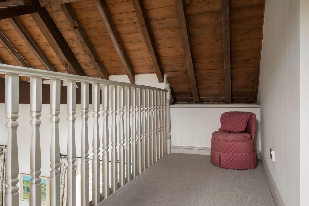 House in Wychavon, Worcestershire - More