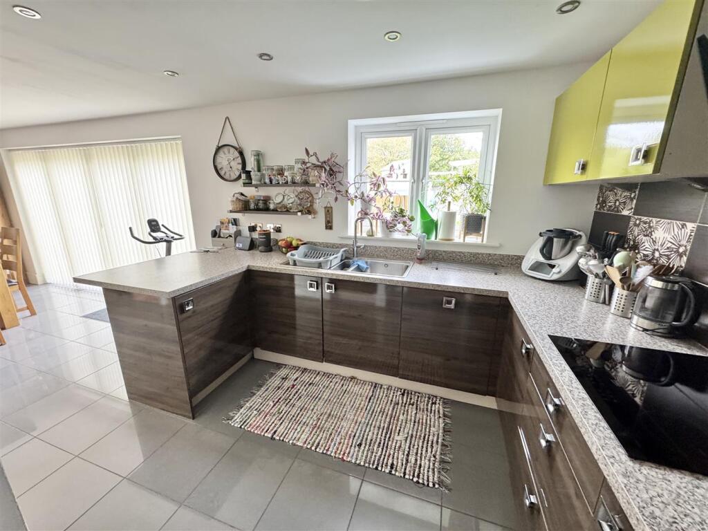 House in Ashfield, Sutton in Ashfield, Nottinghamshire - More
