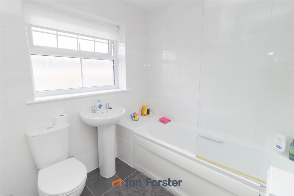 House in North Tyneside, Darsley Green, Benton - View 5