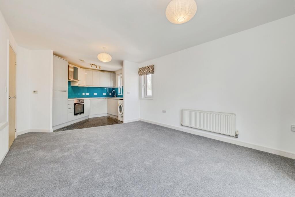 Apartment in Reigate and Banstead, Earlswood - View 3