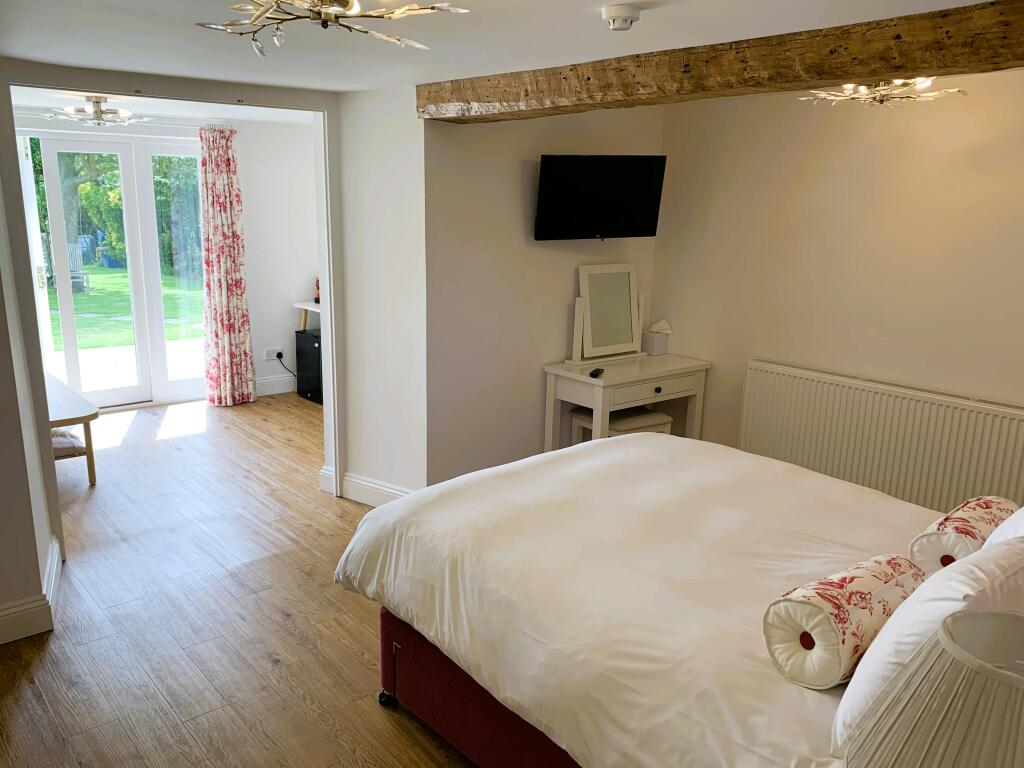 Guest Suite Old Harry e.JPG