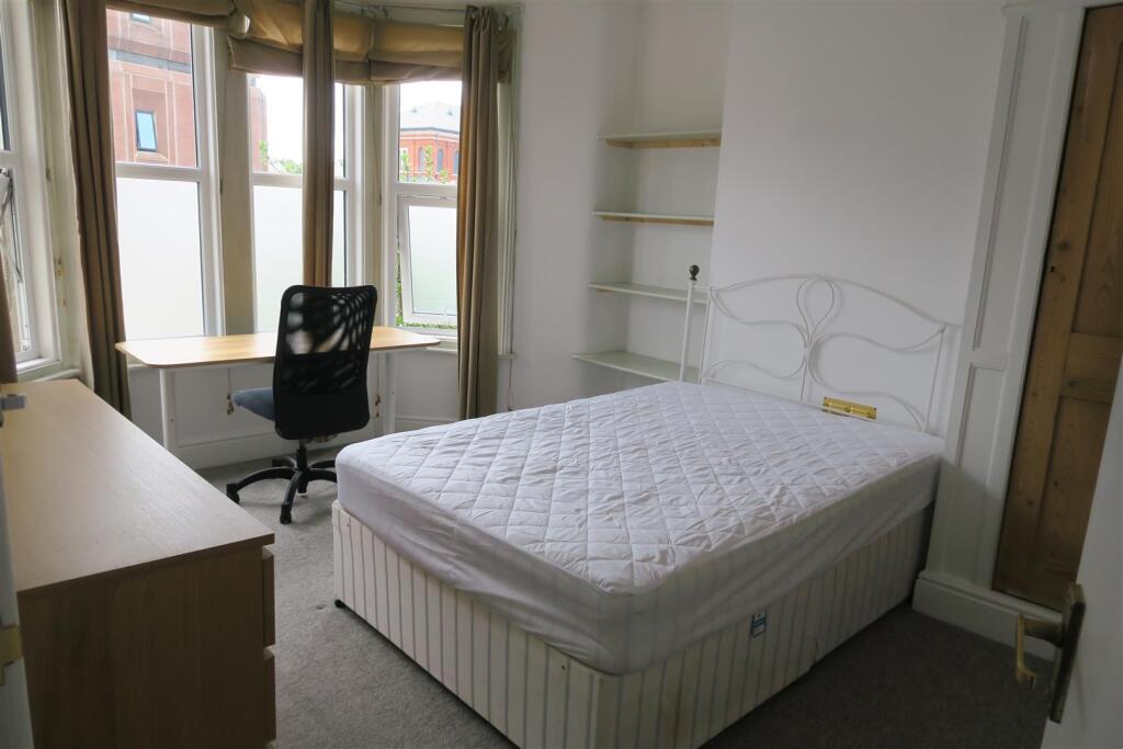 1 bedroom house share for rent