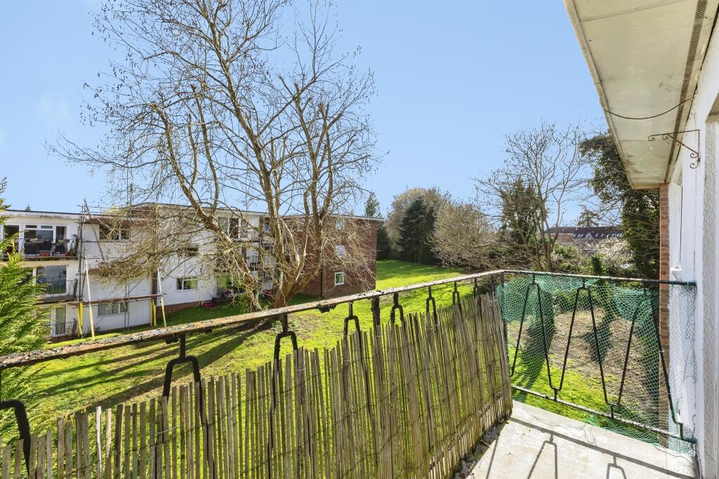 Apartment in Reading, Earley - More