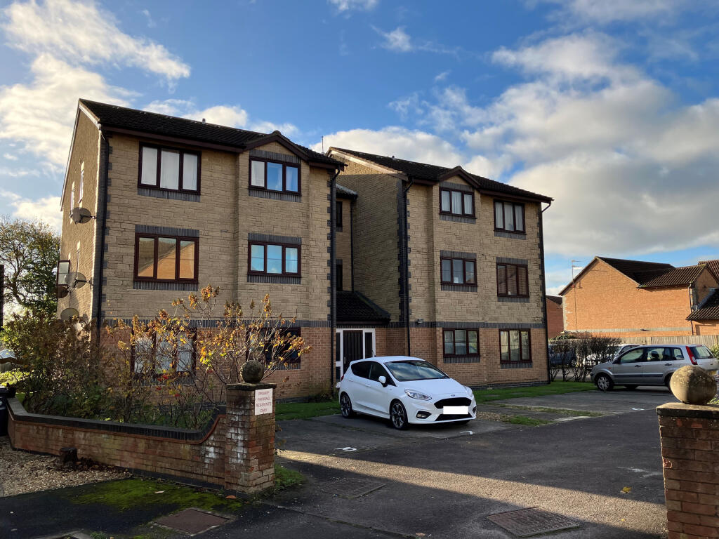 1-bed flat on Barlynch Court, Yeovil, Somerset, BA21 3TT, £110,000
