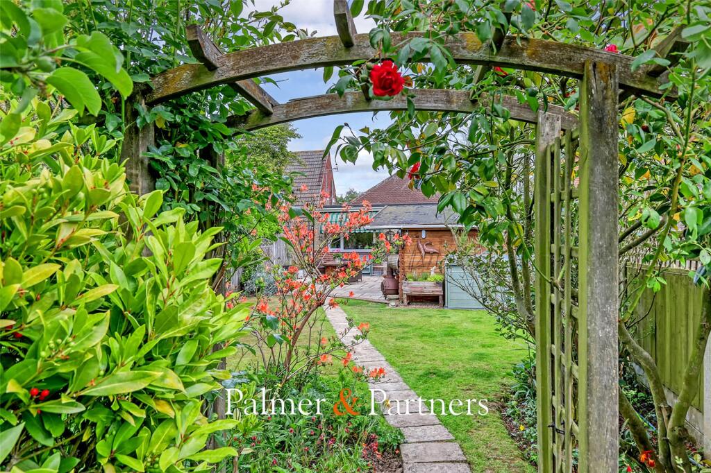 Baddow Hall Crescent, Great Baddow, Chelmsford, Essex, CM2 photo 4