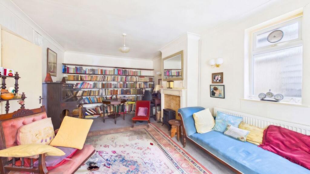 House in Potters Bar, Cranborne - View 2