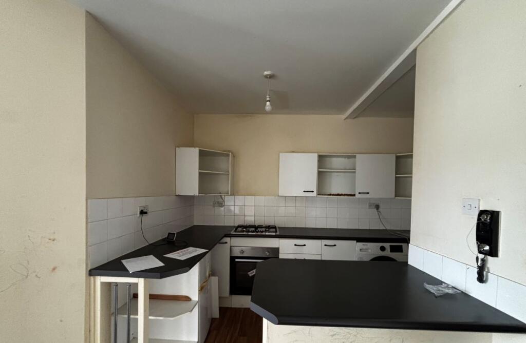 Flat 4, 8 Nightingale Road, Southsea, PO5 3JL photo 4