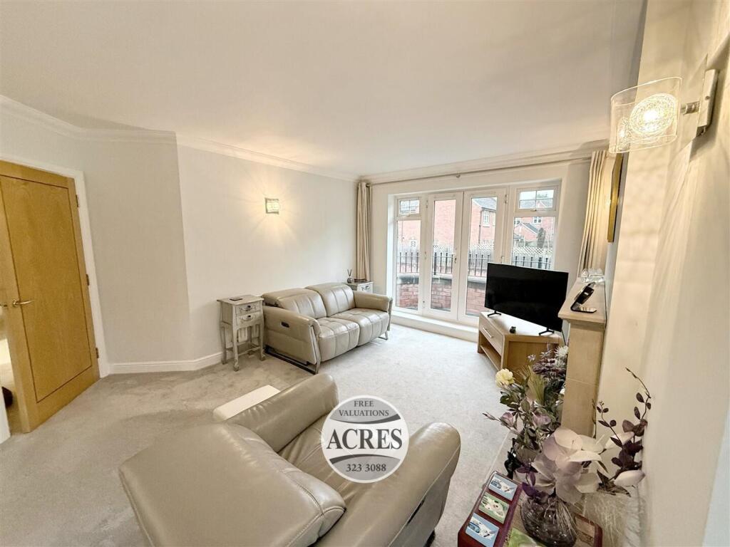 Apartment in Walsall, West Midlands - More