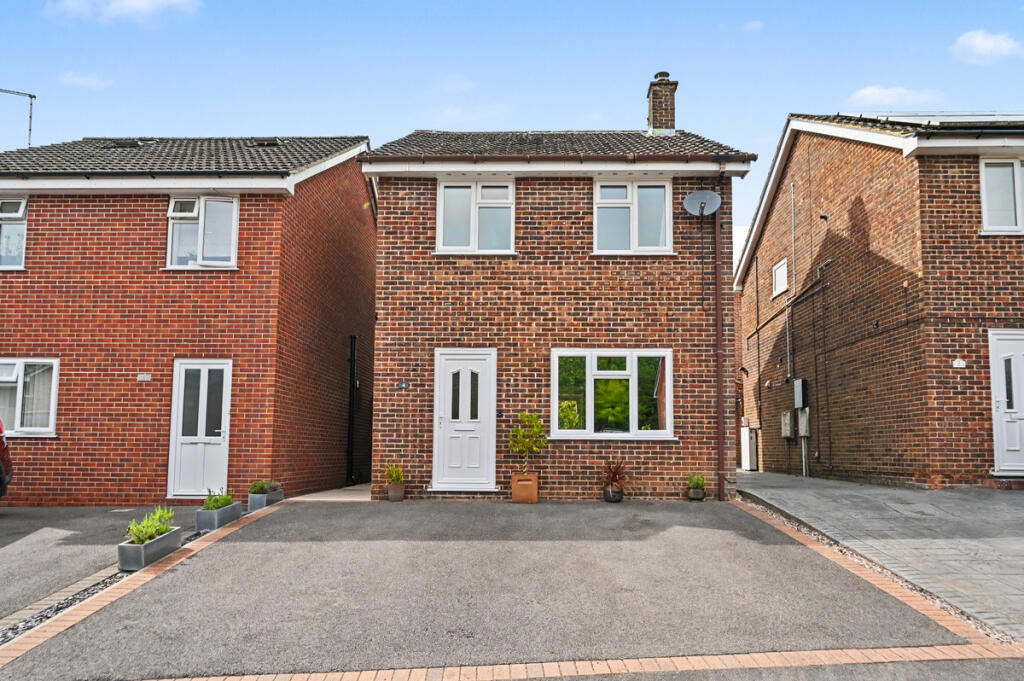 3-bed detached on Cedar Close, Ashbourne, DE6, £250,000